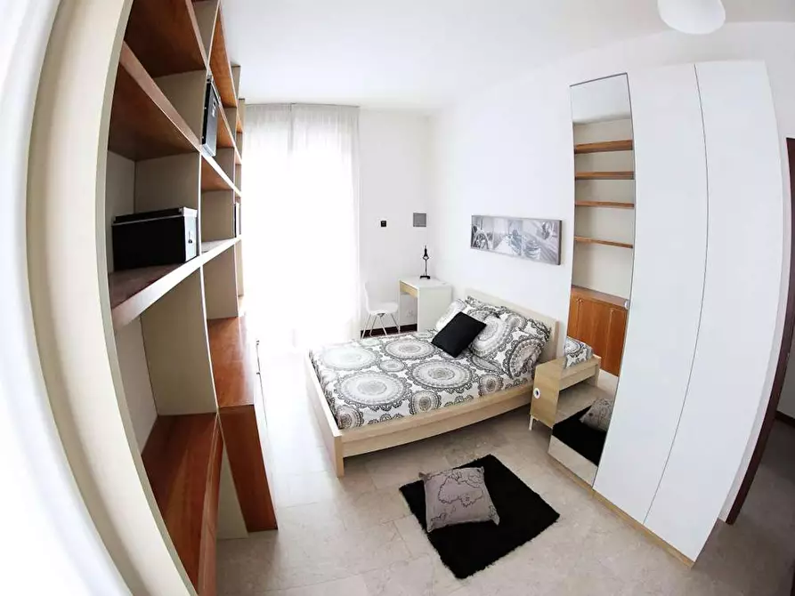 Immagine 2 di Camera in affitto  in Via Angelo de Vincenti a Milano