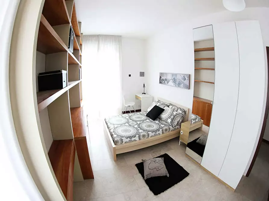 Immagine 2 di Camera in affitto  in Via Angelo de Vincenti a Milano