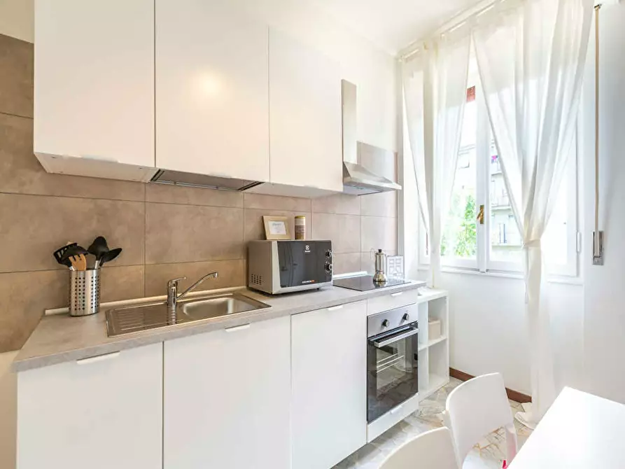 Immagine 10 di Camera in affitto  in Via Lorenteggio a Milano