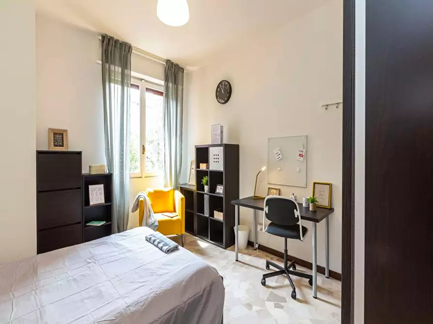 Immagine 6 di Camera in affitto  in Via Lorenteggio a Milano