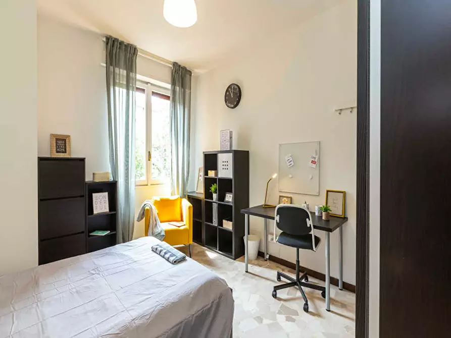 Immagine 4 di Camera in affitto  in Via Lorenteggio a Milano