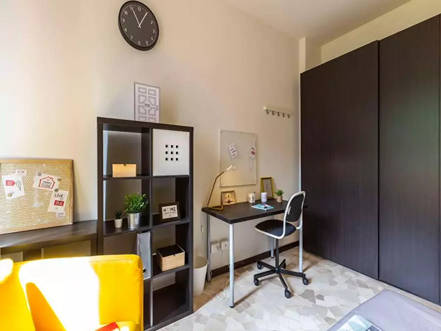 Immagine 7 di Camera in affitto  in Via Lorenteggio a Milano