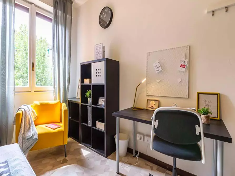 Immagine 5 di Camera in affitto  in Via Lorenteggio a Milano