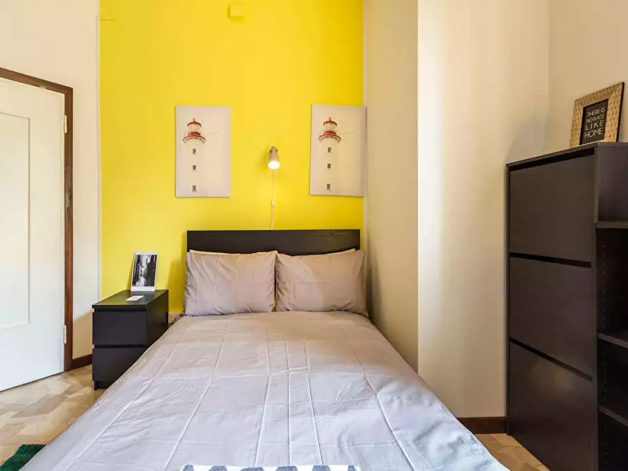 Immagine 3 di Camera in affitto  in Via Lorenteggio a Milano