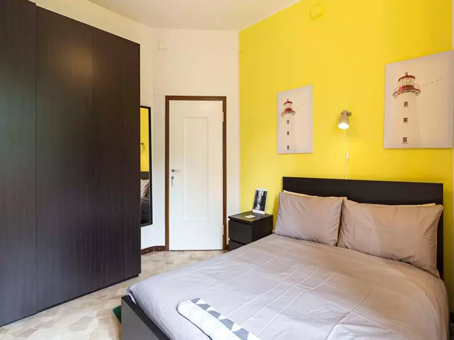 Immagine 2 di Camera in affitto  in Via Lorenteggio a Milano