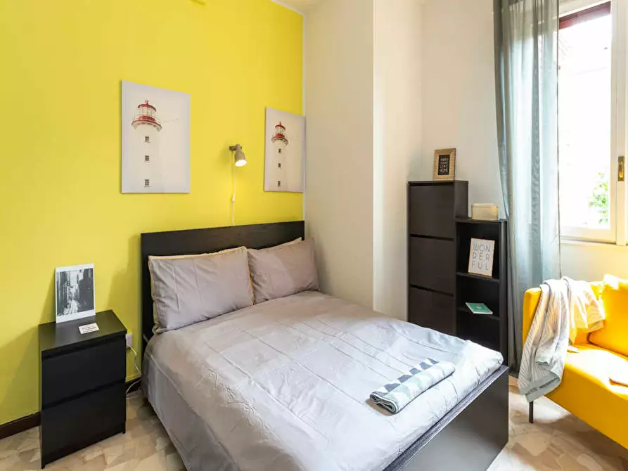 Immagine 2 di Camera in affitto  in Via Lorenteggio a Milano