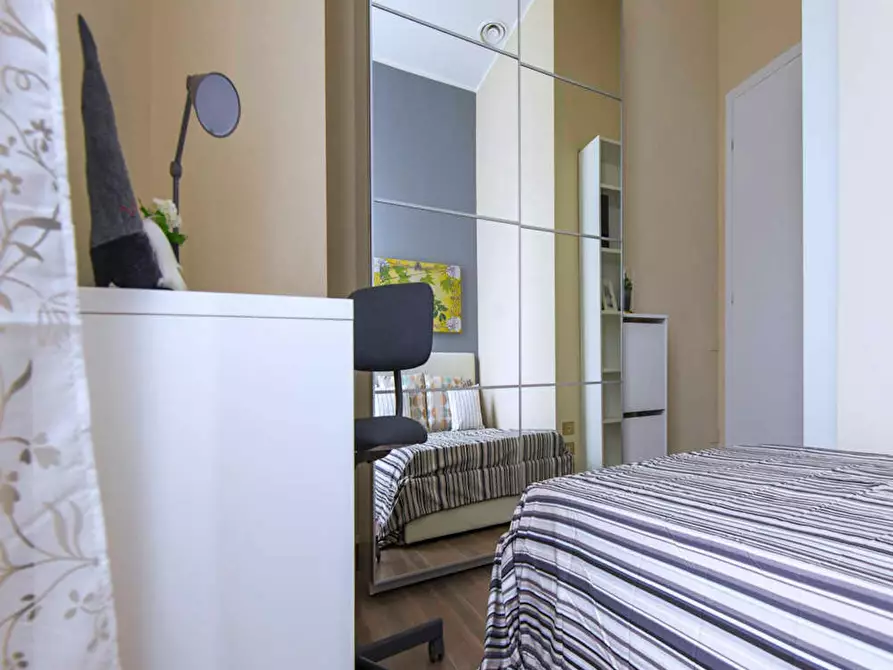 Immagine 6 di Camera in affitto  in Viale Nazario Sauro a Milano