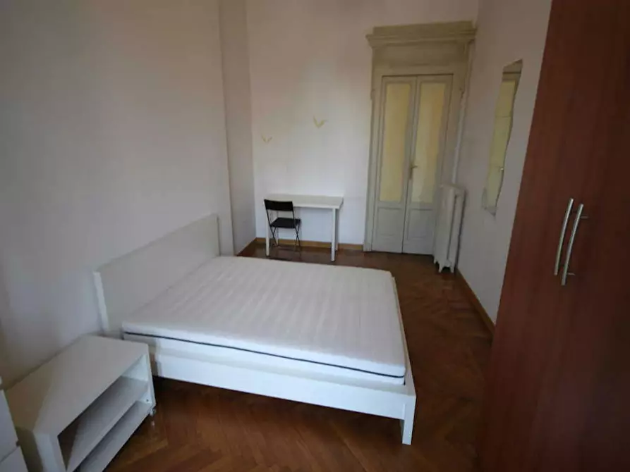 Immagine 2 di Camera in affitto  in Piazza Ventiquattro Maggio a Milano
