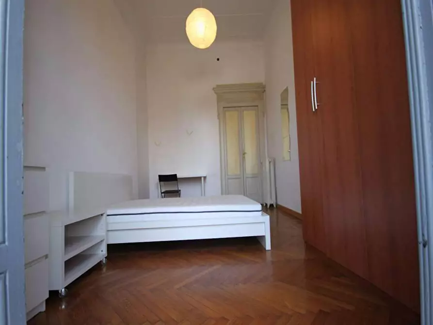 Immagine 5 di Camera in affitto  in Piazza Ventiquattro Maggio a Milano