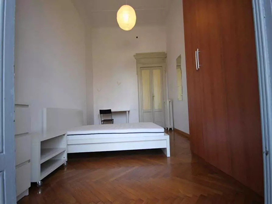 Immagine 6 di Camera in affitto  in Piazza Ventiquattro Maggio a Milano
