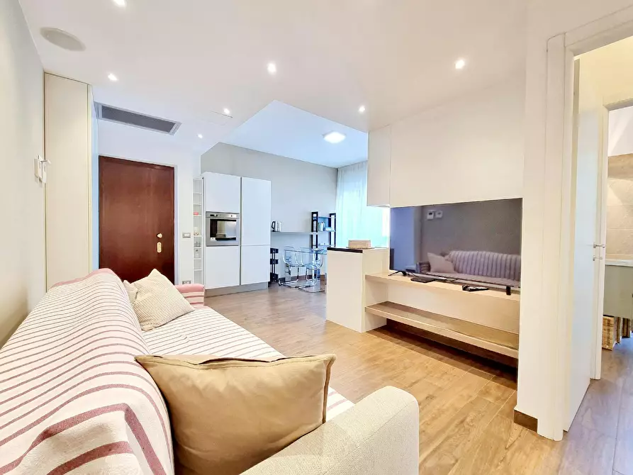 Immagine 1 di Appartamento in affitto  in Alzaia Naviglio Pavese a Milano
