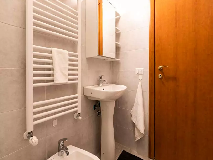 Immagine 10 di Camera in affitto  in Via Ginestre a Buccinasco