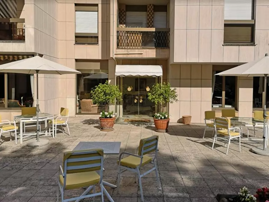 Immagine 9 di Appartamento in affitto  in Rue de Longchamp a Neuilly-sur-Seine