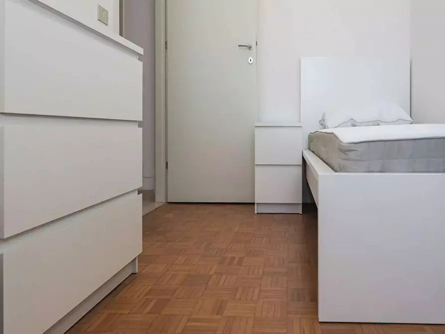 Immagine 3 di Camera in affitto  in Via Vincenzo Giordano Orsini a Milano