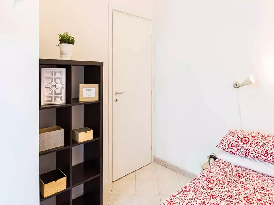 Immagine 5 di Camera in affitto  in Via Paolo Bassi a Milano