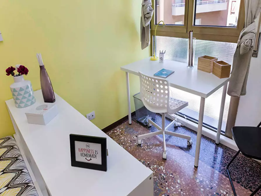 Immagine 5 di Camera in affitto  in Viale Giovanni Vicini a Bologna