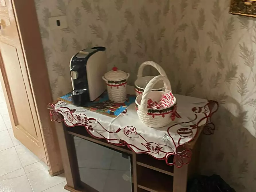 Immagine 8 di Camera in affitto  in Via San Giovanni in Porta a Napoli