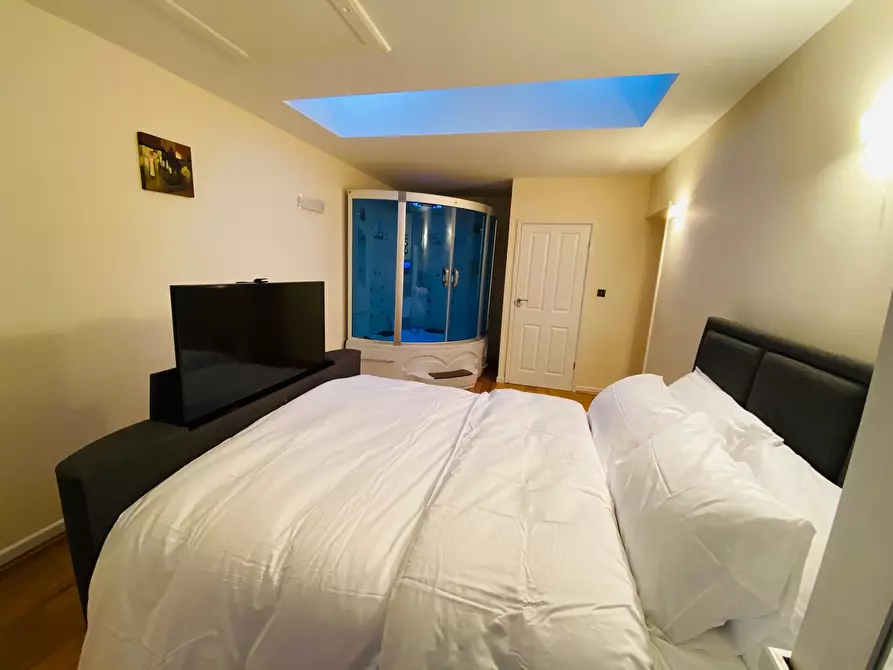 Immagine 5 di Casa indipendente in affitto  in Clifford Street a 