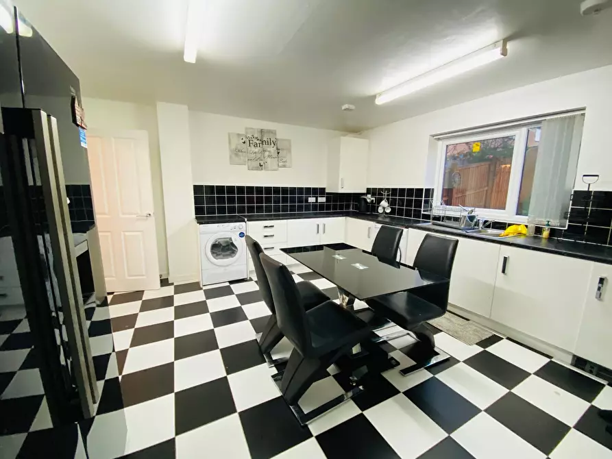 Immagine 6 di Casa indipendente in affitto  in Clifford Street a 