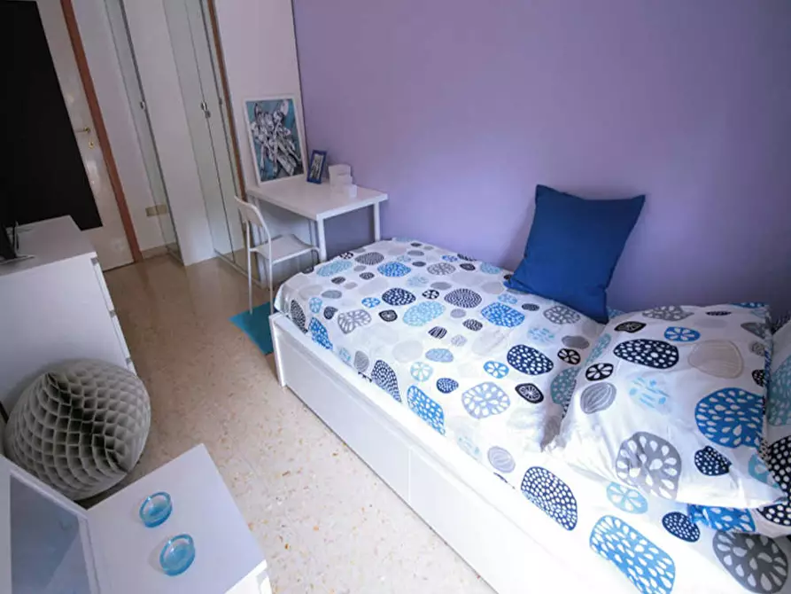 Immagine 3 di Camera in affitto  in Via Carlo Pisacane a Milano