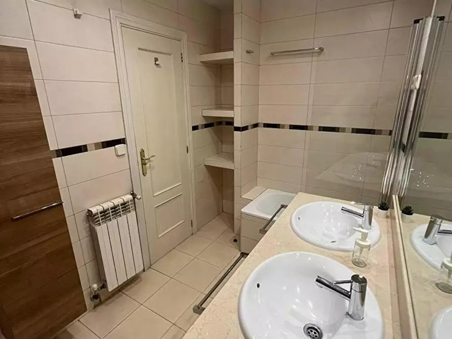 Immagine 10 di Camera in affitto  in Calle de Velayos a Madrid