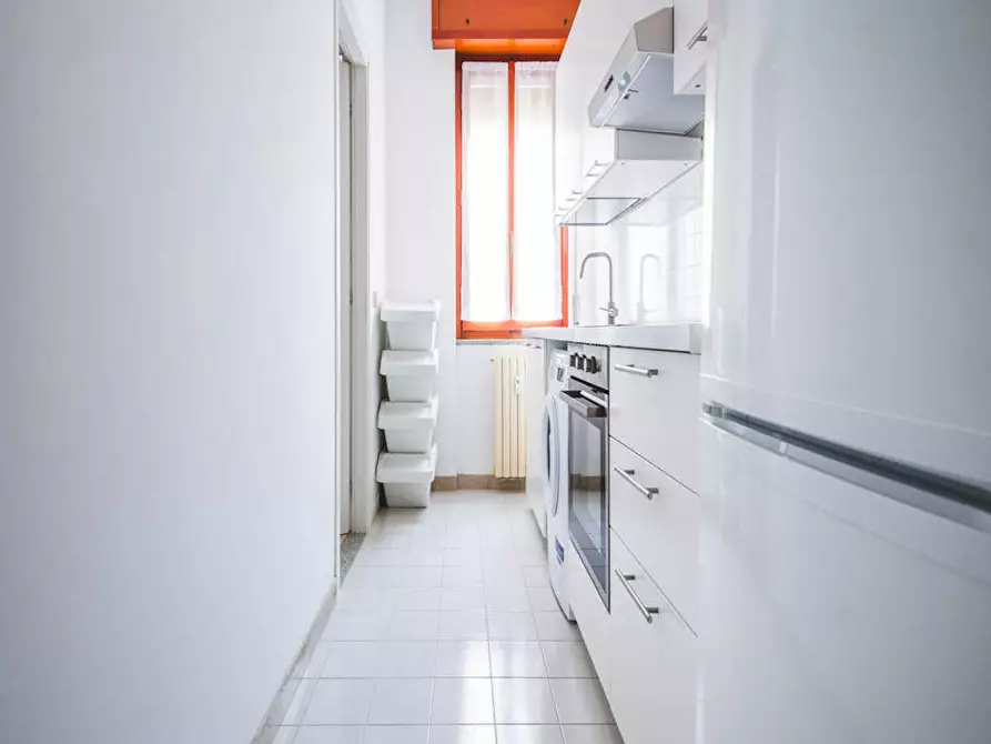 Immagine 10 di Camera in affitto  in Via Achille Zezon a Milano