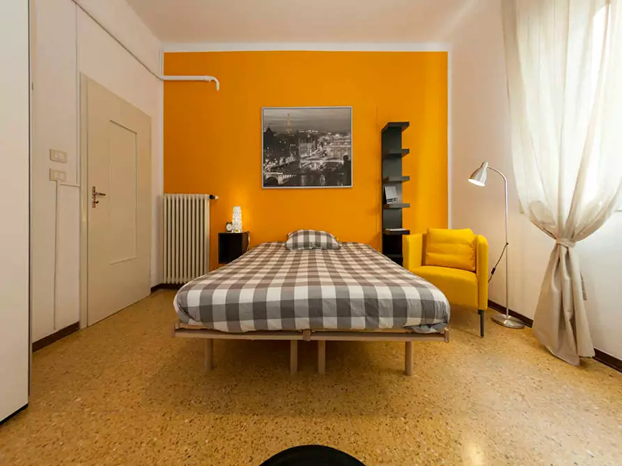 Immagine 2 di Camera in affitto  in Via della Salute a Bologna