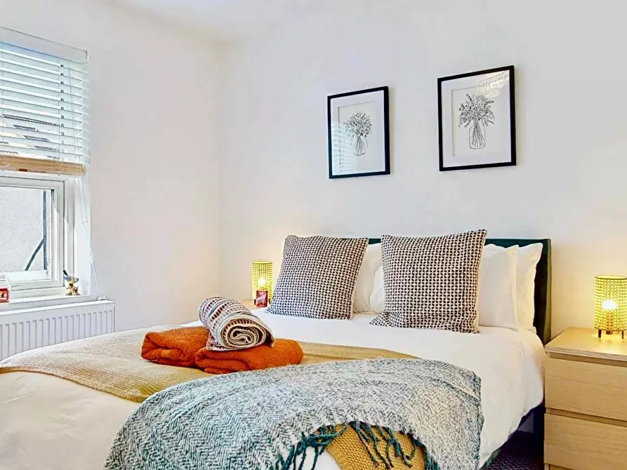Immagine 2 di Casa indipendente in affitto  in Charles Street a Stone