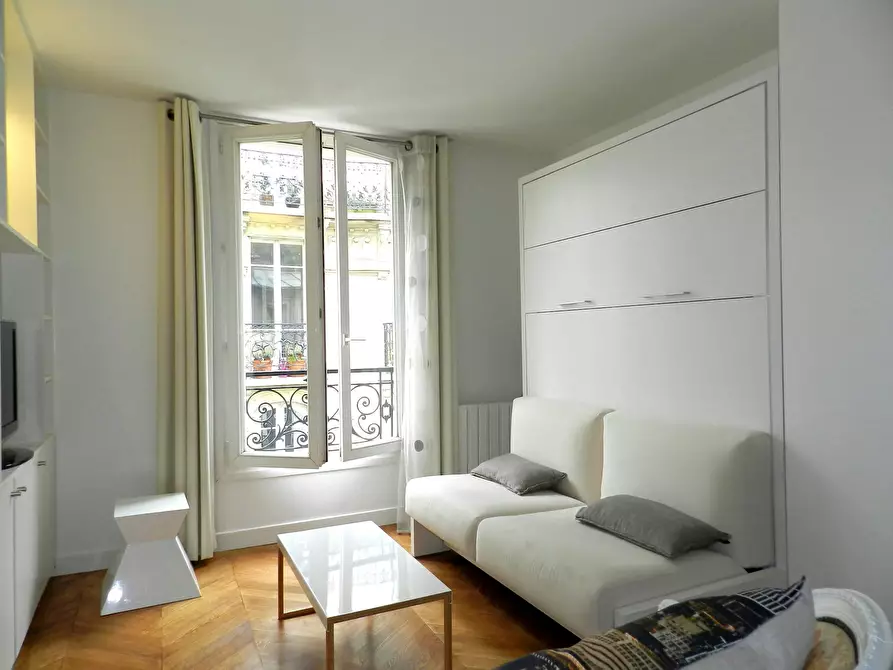 Immagine 1 di Appartamento in affitto  in Rue de l'Étoile a Paris 17