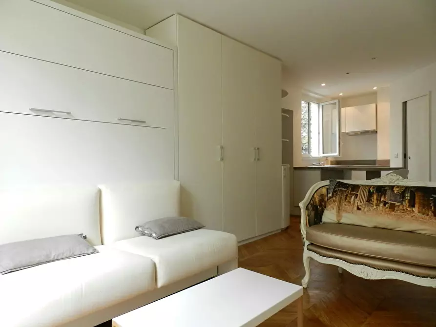Immagine 5 di Appartamento in affitto  in Rue de l'Étoile a Paris 17