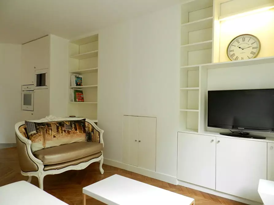 Immagine 6 di Appartamento in affitto  in Rue de l'Étoile a Paris 17