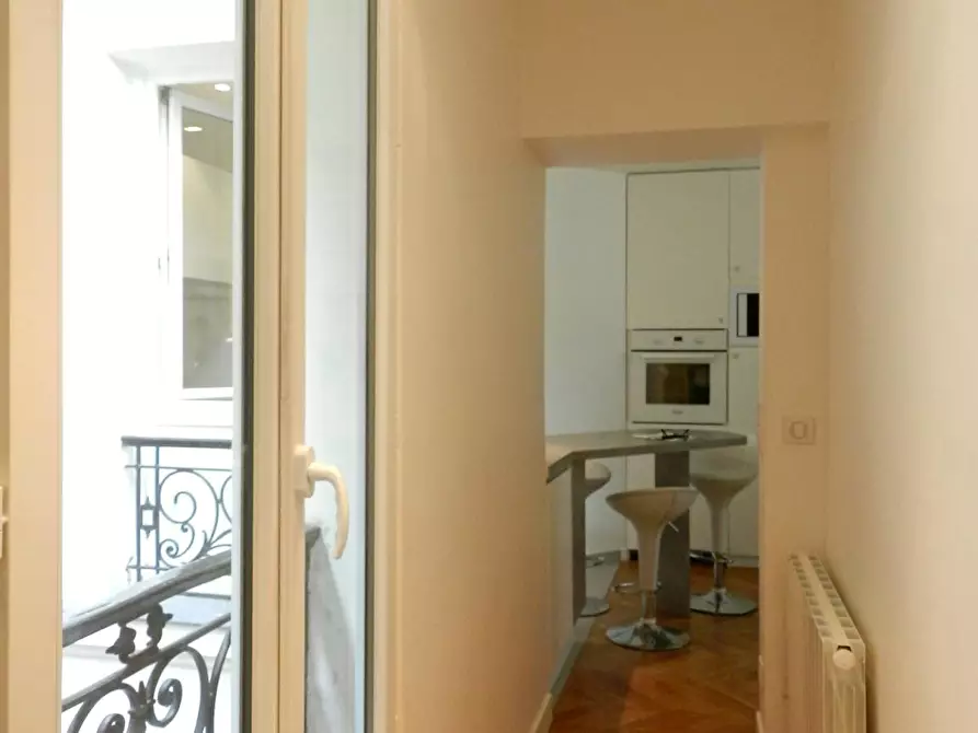 Immagine 3 di Appartamento in affitto  in Rue de l'Étoile a Paris 17