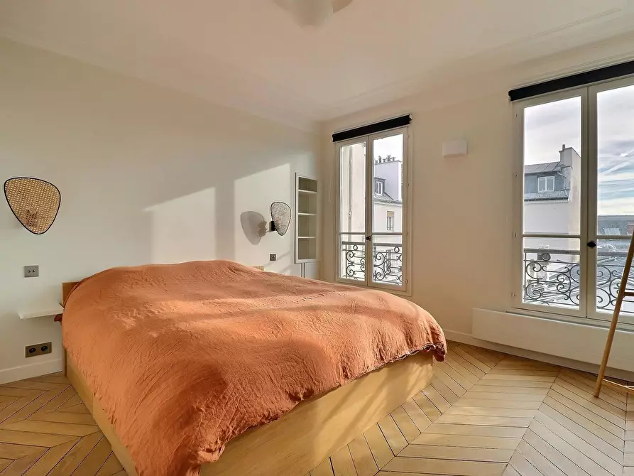 Immagine 2 di Appartamento in affitto  in Rue de l'Odéon a Paris 06