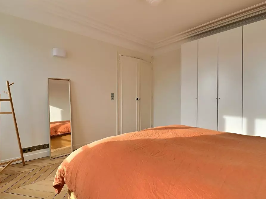 Immagine 10 di Appartamento in affitto  in Rue de l'Odéon a Paris 06