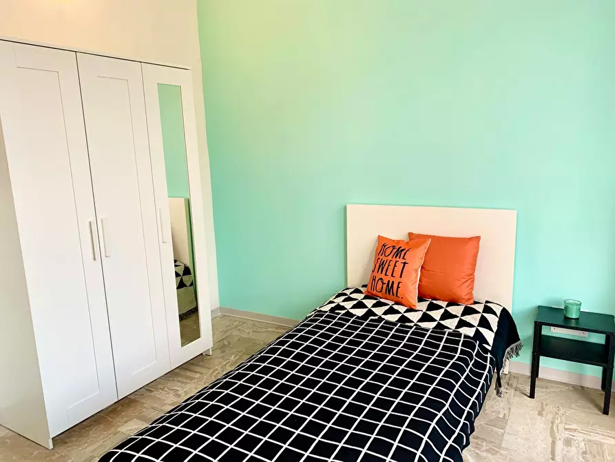 Immagine 4 di Camera in affitto  in Viale Francesco Redi a Firenze