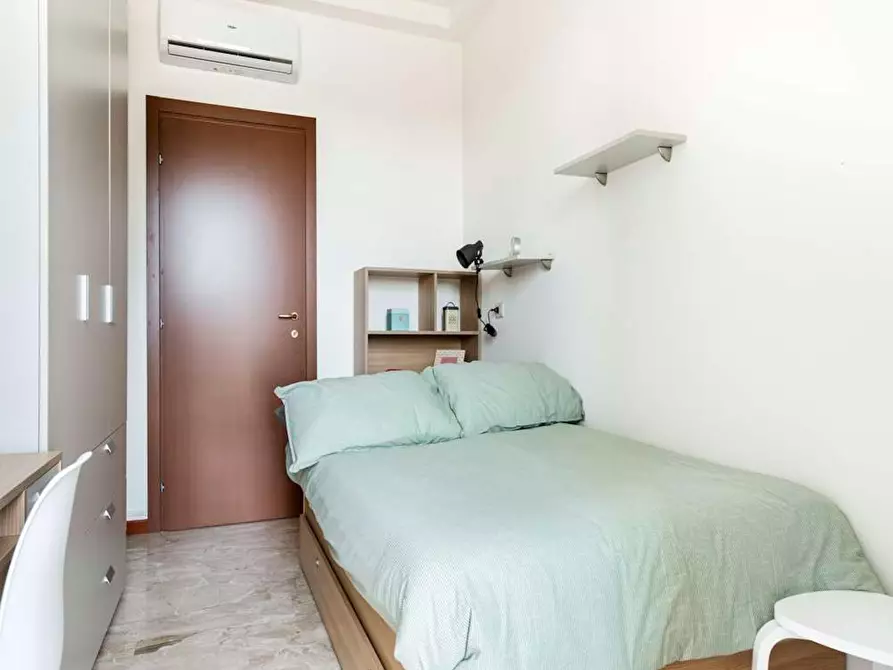 Immagine 8 di Camera in affitto  in Via Gianfranco Zuretti a Milano