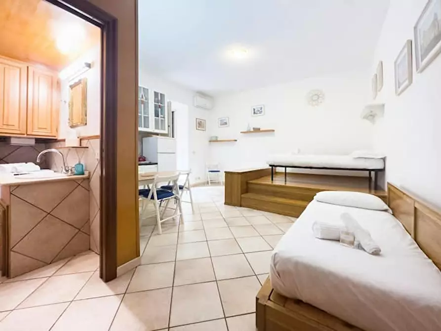 Immagine 8 di Appartamento in affitto  in Via Modica a Roma