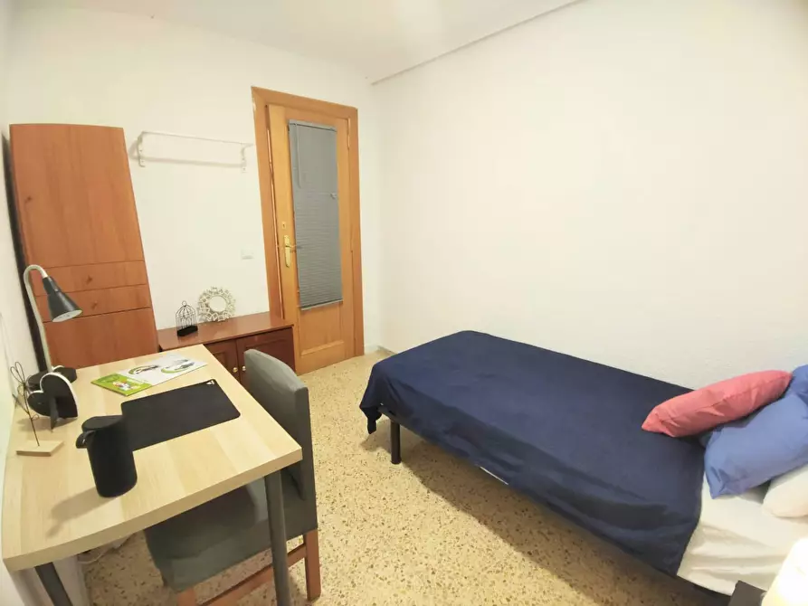 Immagine 4 di Camera in affitto  in Carrer Isaac Peral a Burjassot