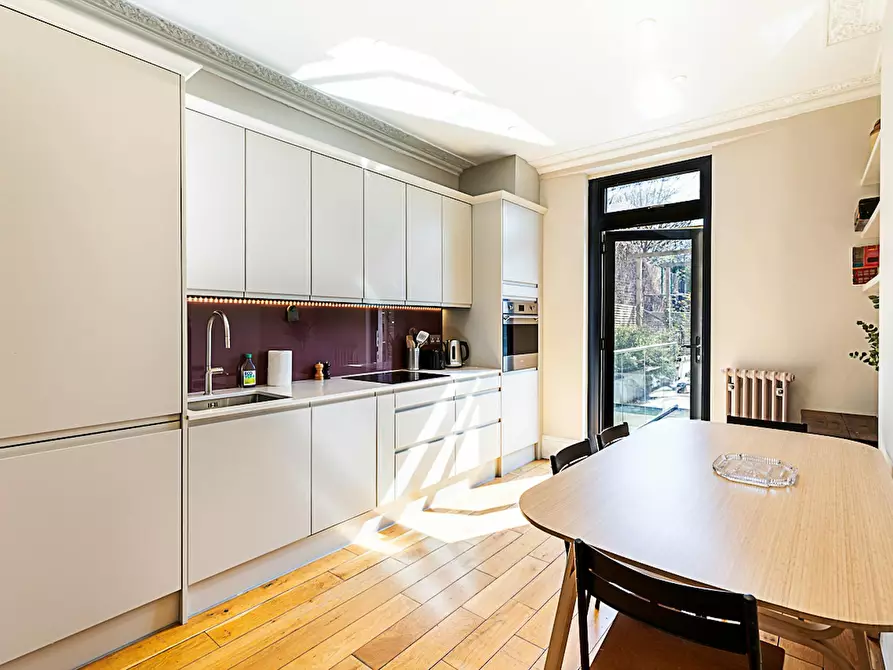 Immagine 2 di Appartamento in affitto  in Great Percy Street a Camden Town