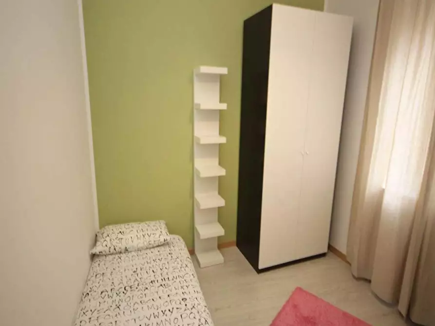 Immagine 2 di Camera in affitto  in Via Cesare Battisti a Milano