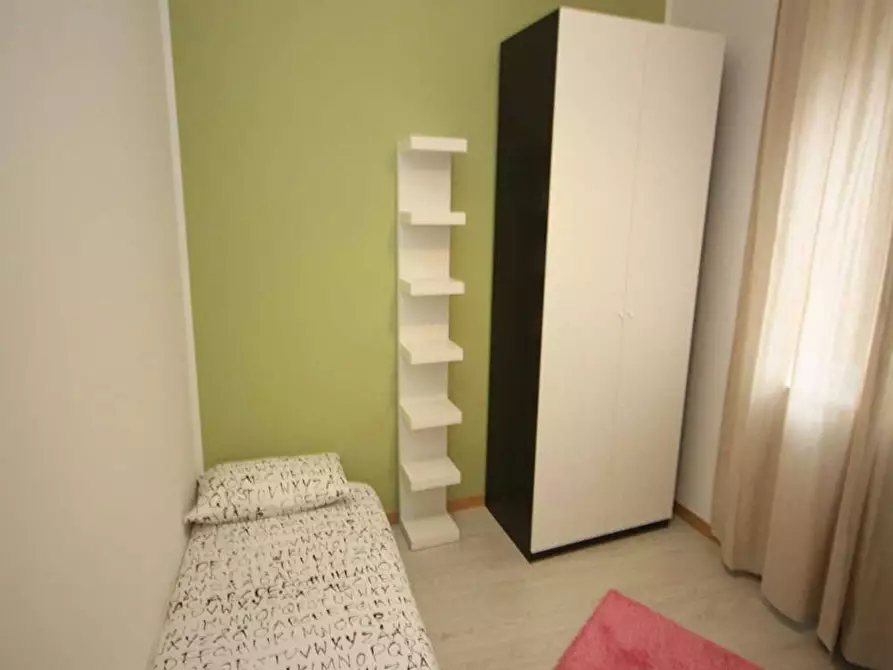 Immagine 2 di Camera in affitto  in Via Cesare Battisti a Milano