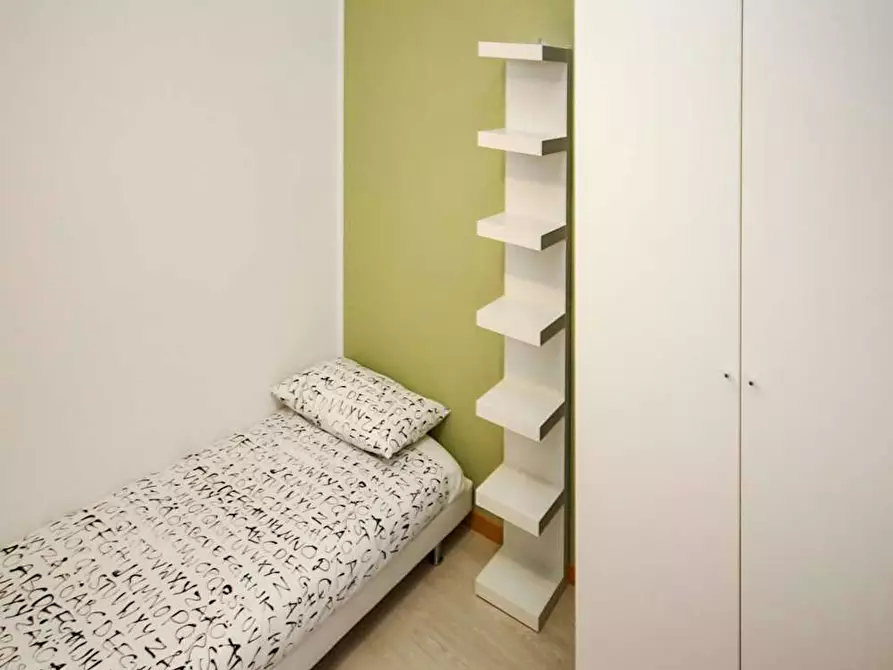 Immagine 1 di Camera in affitto  in Via Cesare Battisti a Milano