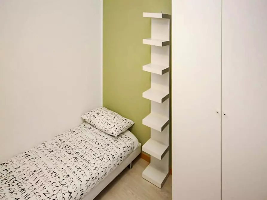 Immagine 1 di Camera in affitto  in Via Cesare Battisti a Milano