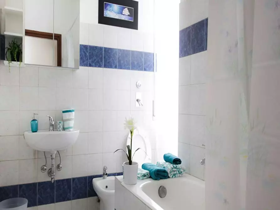 Immagine 10 di Camera in affitto  in Viale Ortles a Milano