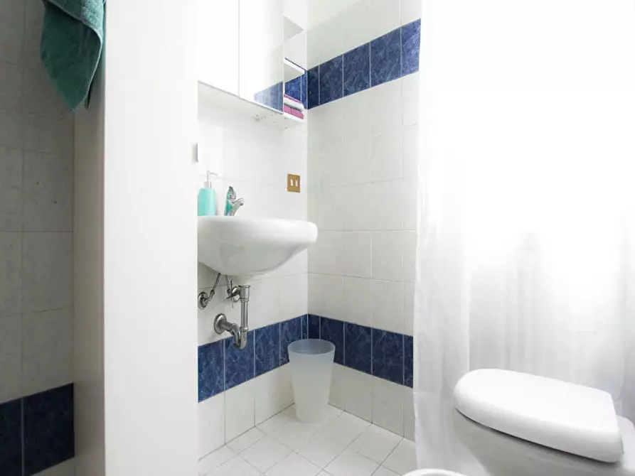 Immagine 9 di Camera in affitto  in Viale Ortles a Milano