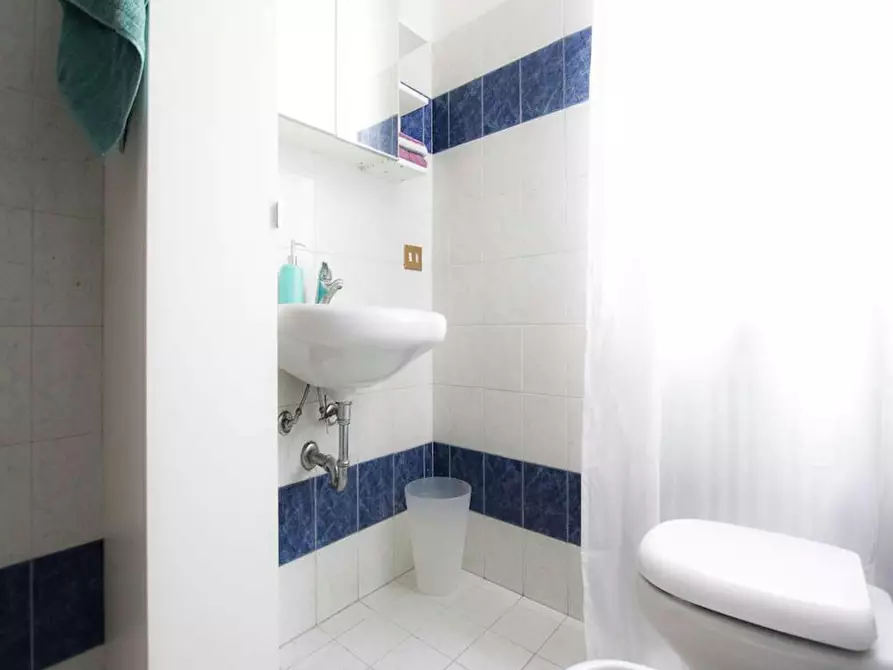 Immagine 9 di Camera in affitto  in Viale Ortles a Milano