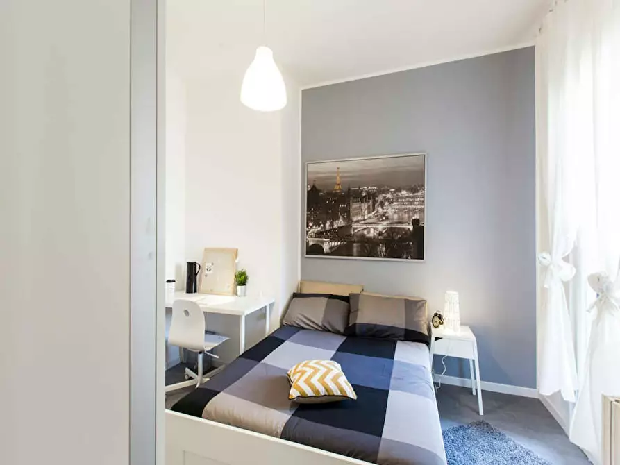 Immagine 1 di Camera in affitto  in Via Leone Tolstoi a Milano