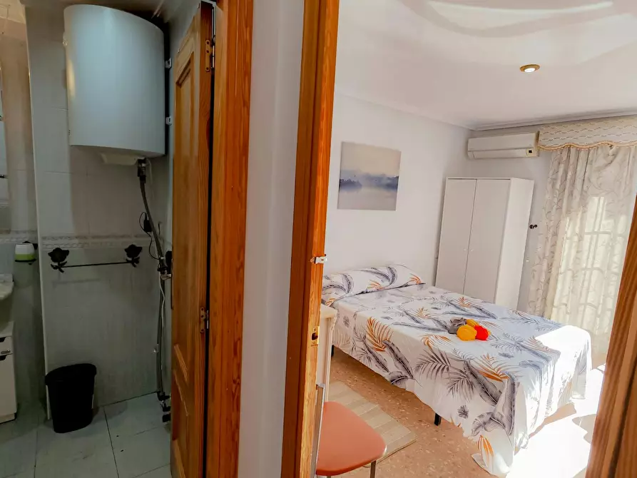Immagine 4 di Camera in affitto  in Carrer Pere Joan Perpinyà a Elx/Elche