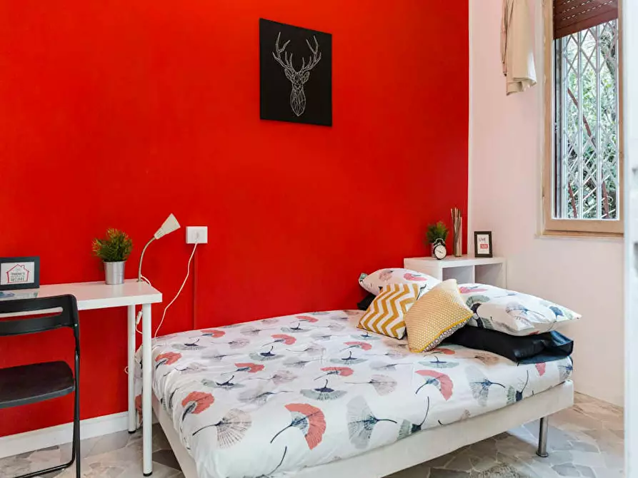 Immagine 1 di Camera in affitto  in Largo Cavalieri di Malta a Milano