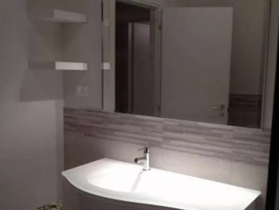 Immagine 10 di Camera condivisa in affitto  in Corso Orbassano a Torino